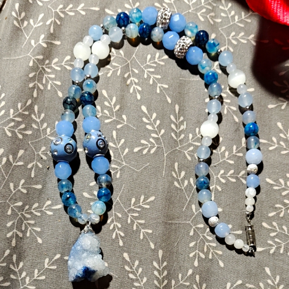 Blue Beaded Necklace with Lapis Lazuli and Pearl